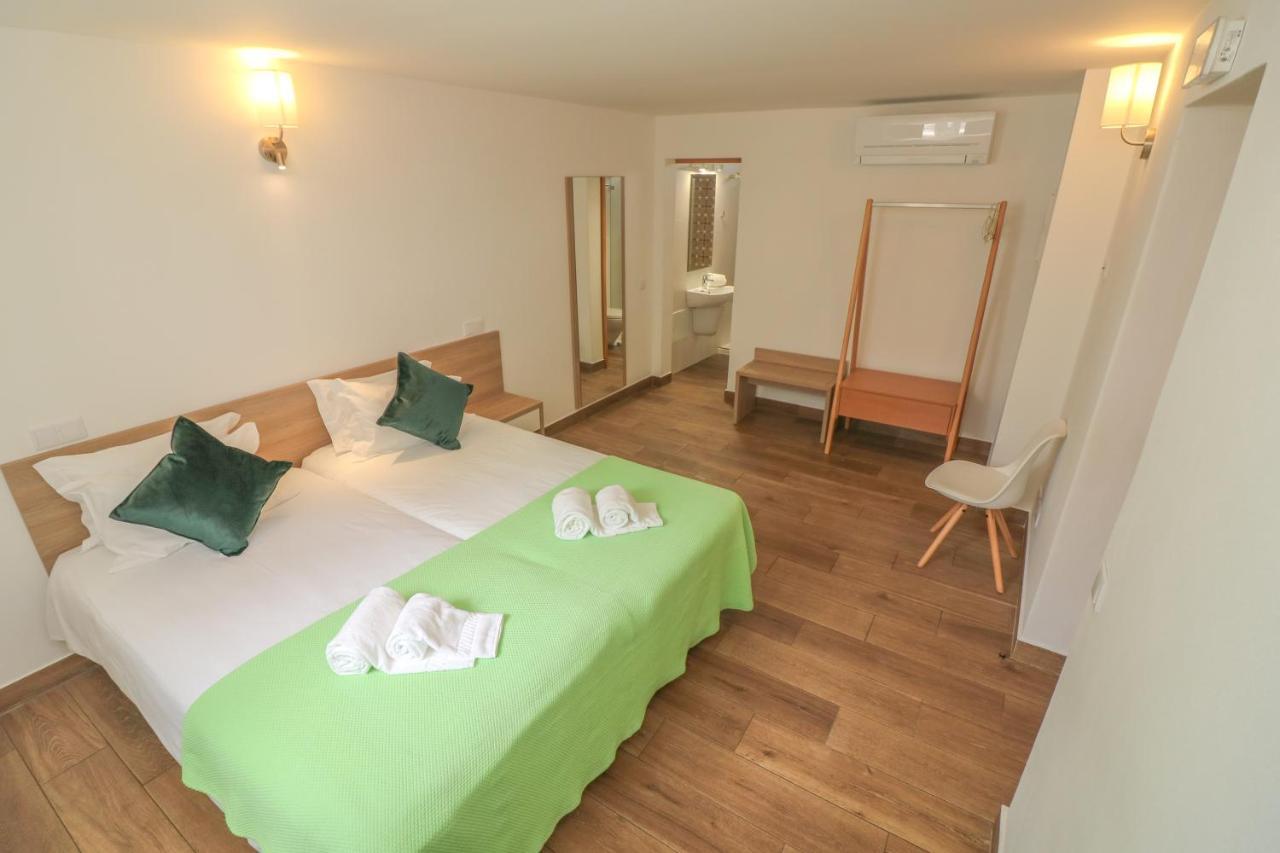Little Break Guest House Lagos Exterior photo